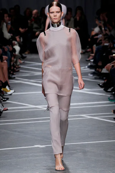 Look 11